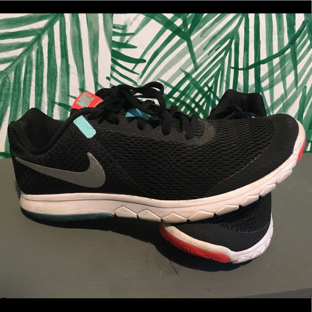 Woman’s Nike Flex Experience RN 6